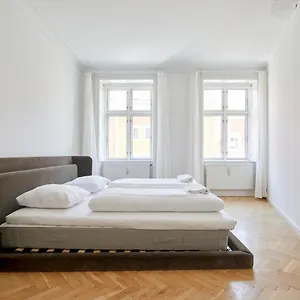 https://luxury-apartment-next-to-kings-garden-heart-of-copenhagen.copenhagenhotelselect.com